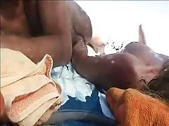 ความหลงไหคนเฝ้าประตูกระโดดจากด้านบนสุดและเข้า ดู วีดีโอ หนัง โป
